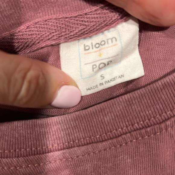 bloom + POP | Oversized Cropped Pocket Tee size small - Picture 6 of 10